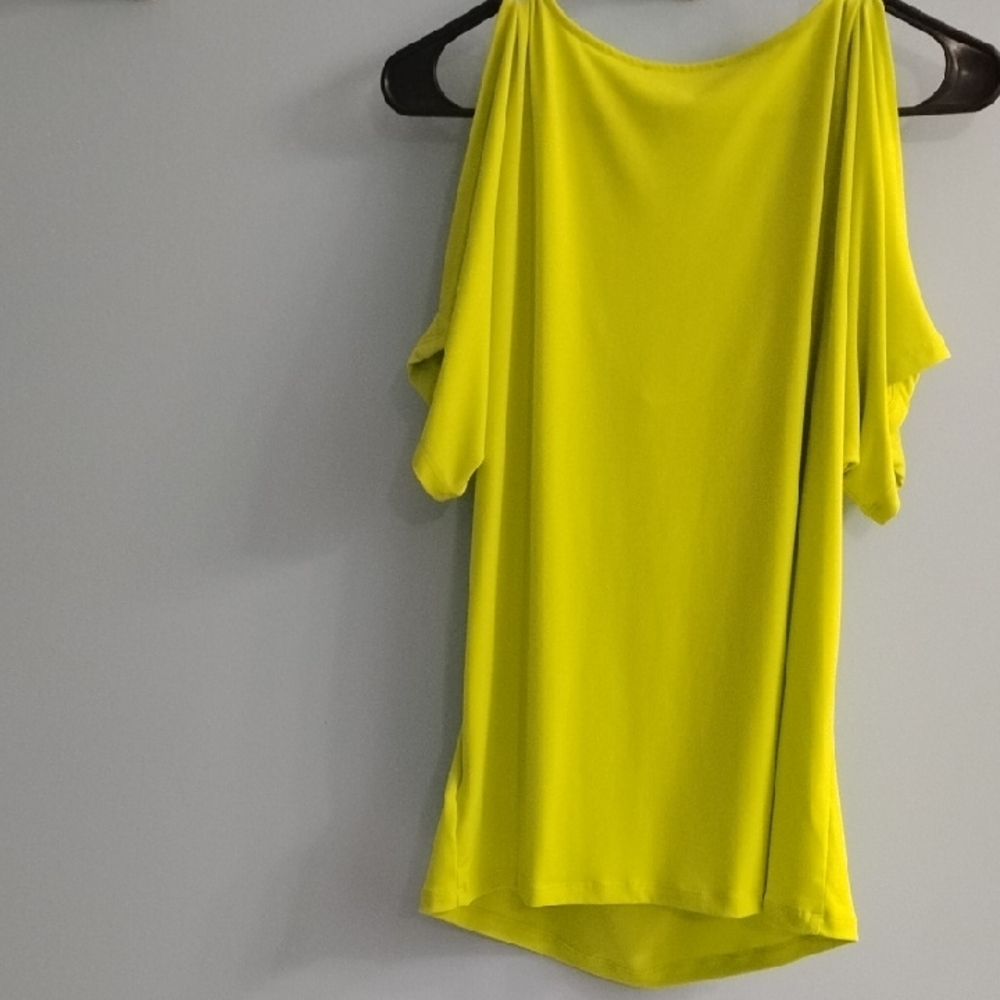 Like New 😍 Michael Kors Vibrant Lime Drape Top Size Medium - Picture 4 of 4